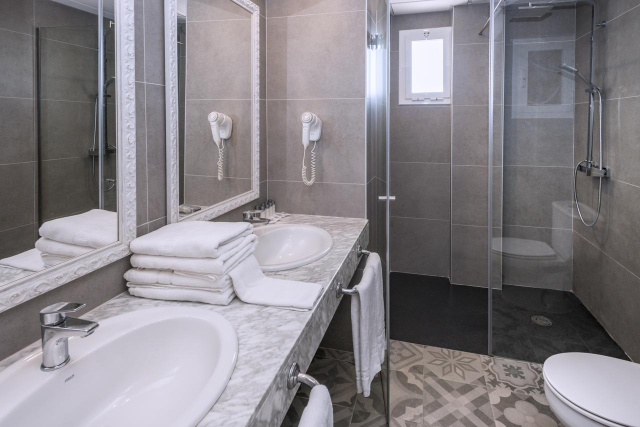 19.06 avion Bucuresti, Spania - Costa Brava - Barcelona Calella, Hotel Oasis Park Splash 871 EURO, 7 nopti, Fara masa