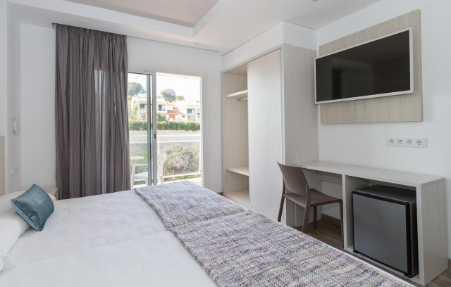 19.06 avion Bucuresti, Spania - Costa Brava - Barcelona Calella, Hotel Oasis Park Splash 871 EURO, 7 nopti, Fara masa