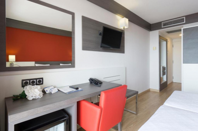 03.07 avion Bucuresti, Spania - Costa Brava - Barcelona Calella, Medplaya Hotel Santa Monica 890 EURO, 7 nopti, Demipensiune inclusa