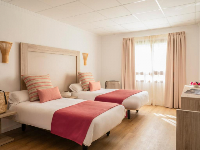03.07 avion Bucuresti, Spania - Costa del Sol - Malaga Fuengirola, Hotel Ona Las Rampas 753 EURO, 7 nopti, Fara masa