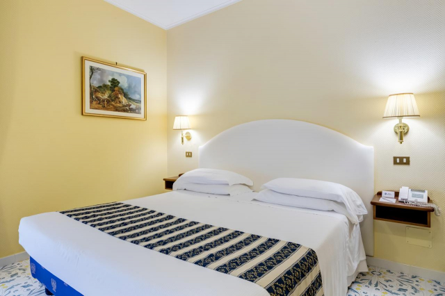 12.06 avion Bucuresti, Italia - Coasta Amalfitana Sorrento, Best Western Hotel La Solara 1145 EURO, 7 nopti, Fara masa