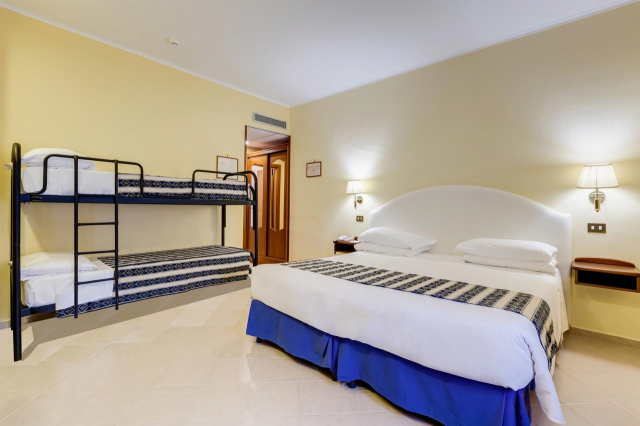 12.06 avion Bucuresti, Italia - Coasta Amalfitana Sorrento, Best Western Hotel La Solara 1145 EURO, 7 nopti, Fara masa