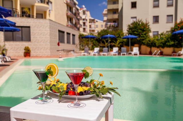 08.06 avion Bucuresti, Italia - Sardinia Alghero, Rina Hotel 783 EURO, 7 nopti, Mic dejun inclus