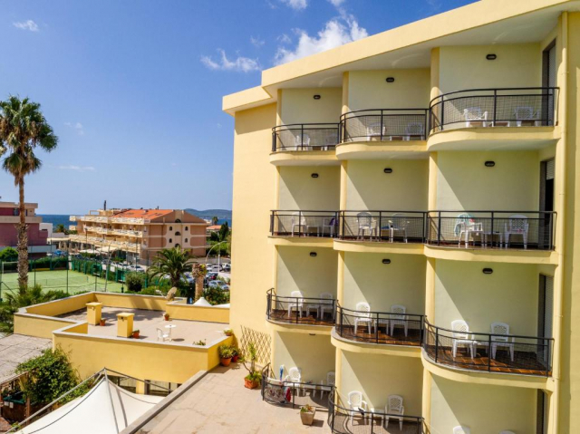 08.06 avion Bucuresti, Italia - Sardinia Alghero, Rina Hotel 783 EURO, 7 nopti, Mic dejun inclus