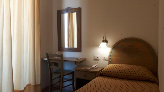 08.06 avion Bucuresti, Italia - Sardinia Alghero, Alghero Vacanze Hotel 626 EURO, 7 nopti, Fara masa