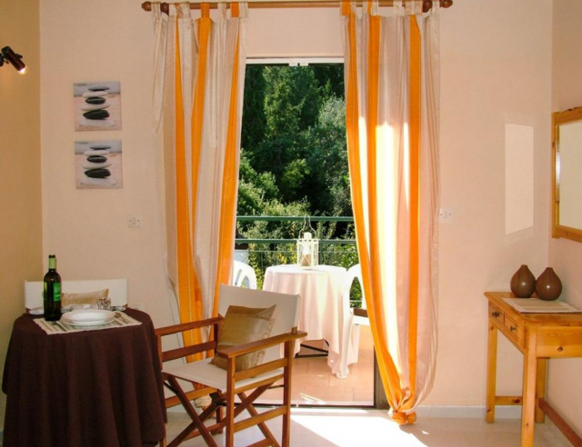 16.06 avion Bucuresti, Grecia - Corfu Kavos, Kalypso Studios and Apartments 538 EURO, 7 nopti, Fara masa