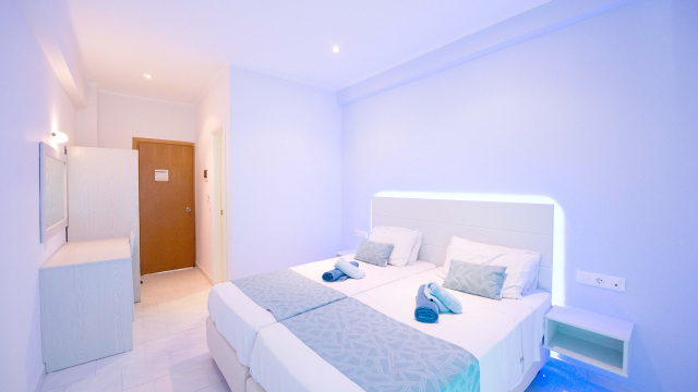 04.08 avion Bucuresti, Grecia - Corfu Roda, Silver Beach (Adults Only) 694 EURO, 7 nopti, Demipensiune inclusa