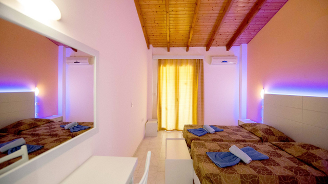 04.08 avion Bucuresti, Grecia - Corfu Roda, Silver Beach (Adults Only) 694 EURO, 7 nopti, Demipensiune inclusa