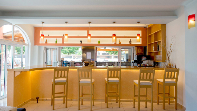 04.08 avion Bucuresti, Grecia - Corfu Roda, Silver Beach (Adults Only) 694 EURO, 7 nopti, Demipensiune inclusa