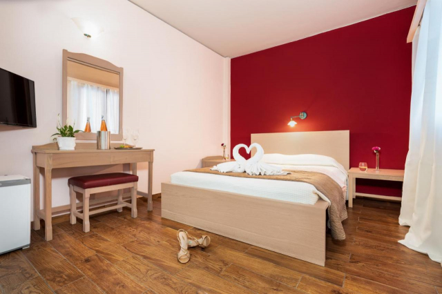 06.08 avion Bucuresti, Grecia - Creta - Heraklion Rethymnon, Hotel Brascos 616 EURO, 7 nopti, Mic dejun inclus
