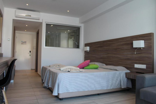 08.06 avion Cluj Napoca, Cipru - Zona Larnaca Ayia Napa, Hotel Fedrania Gardens 498 EURO, 7 nopti, Fara masa
