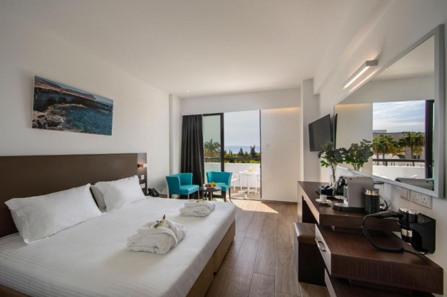 08.06 avion Cluj Napoca, Cipru - Zona Larnaca Ayia Napa, Hotel Christofinia 636 EURO, 7 nopti, Mic dejun inclus