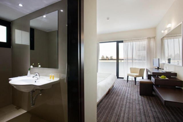 08.06 avion Cluj Napoca, Cipru - Zona Larnaca Ayia Napa, Hotel Christofinia 636 EURO, 7 nopti, Mic dejun inclus