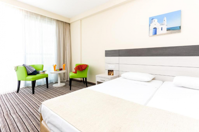 08.06 avion Cluj Napoca, Cipru - Zona Larnaca Ayia Napa, Hotel Christofinia 636 EURO, 7 nopti, Mic dejun inclus