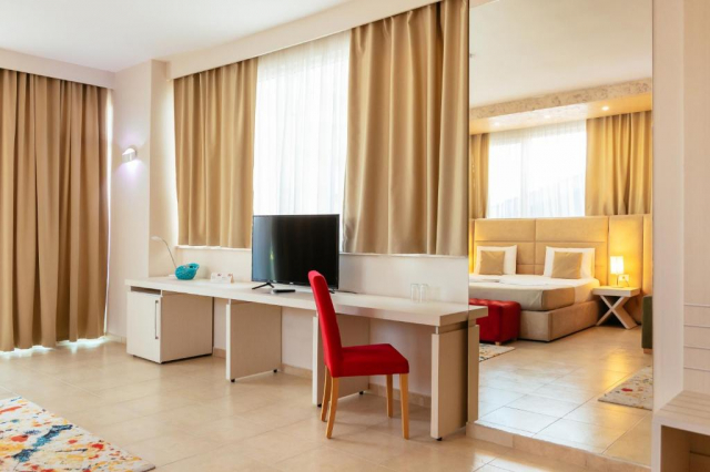 17.06 avion Bucuresti, Albania - Litoral Albania Durres, Hotel Horizont 518 EURO, 7 nopti, Mic dejun inclus