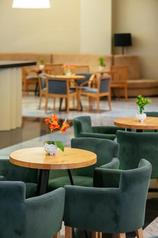 17.06 avion Bucuresti, Albania - Litoral Albania Durres, Hotel Horizont 518 EURO, 7 nopti, Mic dejun inclus