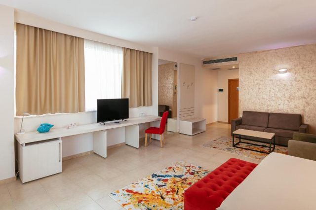 17.06 avion Bucuresti, Albania - Litoral Albania Durres, Hotel Horizont 518 EURO, 7 nopti, Mic dejun inclus