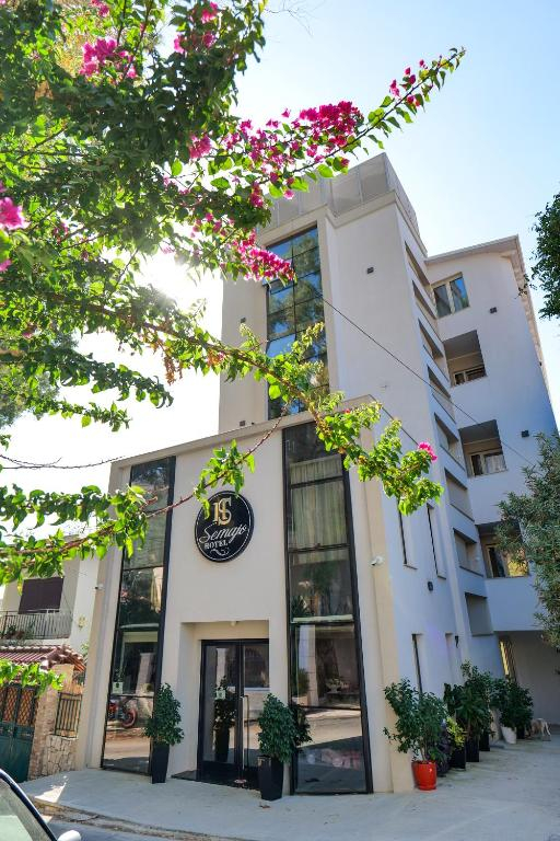 17.06 avion Bucuresti, Albania - Litoral Albania Vlora, Hotel Semajo 440 EURO, 7 nopti, Mic dejun inclus