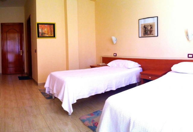 24.06 avion Bucuresti, Albania - Litoral Albania Durres, Hotel Akropoli 479 EURO, 7 nopti, Mic dejun inclus