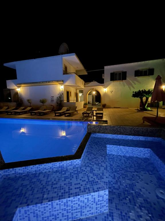 16.06 avion Bucuresti, Grecia - Corfu Kavos, Oasis Beach Club 430 EURO, 7 nopti, Fara masa