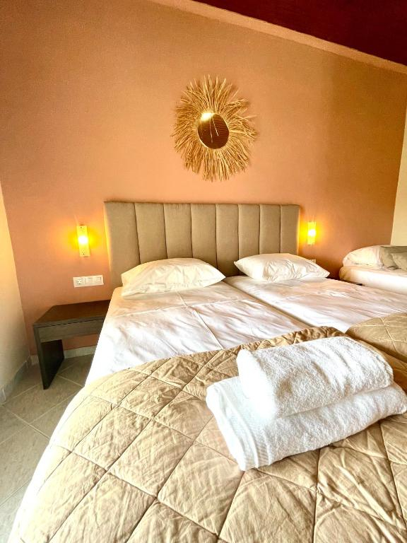 16.06 avion Bucuresti, Grecia - Corfu Kavos, Oasis Beach Club 430 EURO, 7 nopti, Fara masa