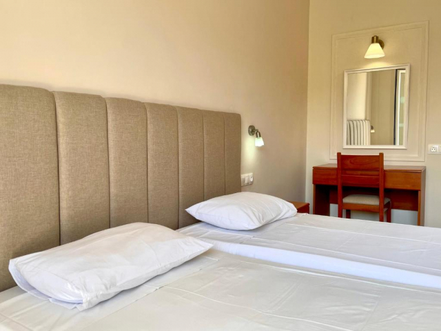 16.06 avion Bucuresti, Grecia - Corfu Kavos, Oasis Beach Club 430 EURO, 7 nopti, Fara masa