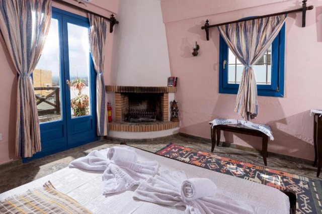 11.06 avion Bucuresti, Grecia - Creta - Heraklion Heraklion, Arolithos Traditional Cretan Village 391 EURO, 7 nopti, Fara masa