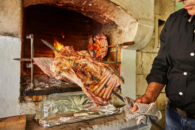 11.06 avion Bucuresti, Grecia - Creta - Heraklion Heraklion, Arolithos Traditional Cretan Village 391 EURO, 7 nopti, Fara masa