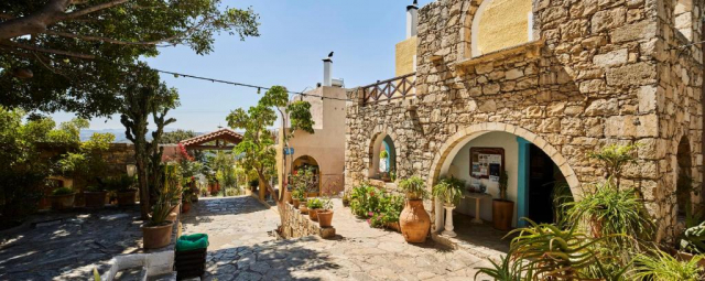 11.06 avion Bucuresti, Grecia - Creta - Heraklion Heraklion, Arolithos Traditional Cretan Village 391 EURO, 7 nopti, Fara masa