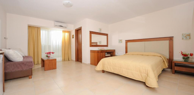 11.06 avion Bucuresti, Grecia - Creta - Heraklion Anissaras, Cretan Garden - Adult Only 479 EURO, 7 nopti, Demipensiune inclusa