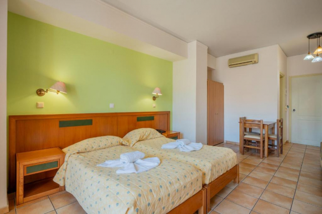 11.06 avion Bucuresti, Grecia - Creta - Heraklion Rethymnon, Lefkoniko Bay 567 EURO, 7 nopti, Demipensiune inclusa
