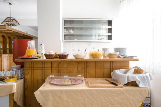 12.06 avion Bucuresti, Grecia - Santorini Kamari, Kamari Blu Boutique Hotel 596 EURO, 7 nopti, Mic dejun inclus