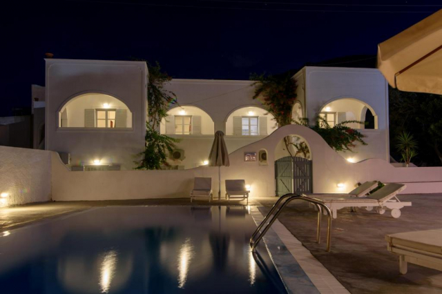 12.06 avion Bucuresti, Grecia - Santorini Kamari, Atlas Boutique Hotel 743 EURO, 7 nopti, Mic dejun inclus