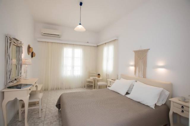 25.06 avion Bucuresti, Grecia - Mykonos Mykonos Town, Charissi Hotel 949 EURO, 7 nopti, Mic dejun inclus