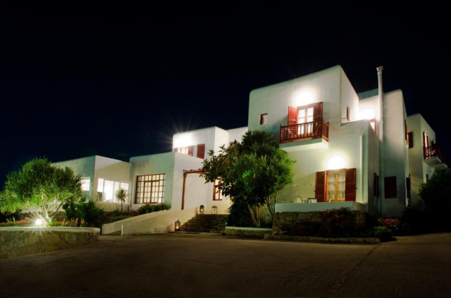 25.06 avion Bucuresti, Grecia - Mykonos Mykonos Town, Charissi Hotel 949 EURO, 7 nopti, Mic dejun inclus