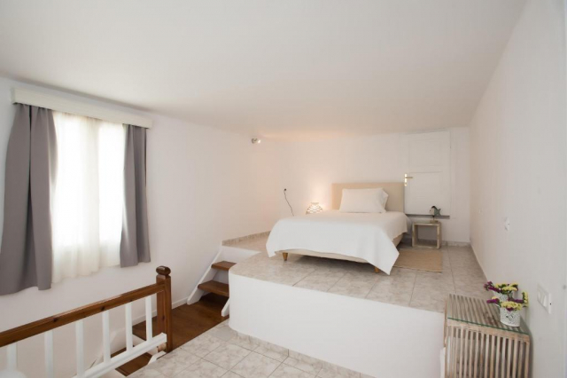 25.06 avion Bucuresti, Grecia - Mykonos Mykonos Town, Charissi Hotel 949 EURO, 7 nopti, Mic dejun inclus