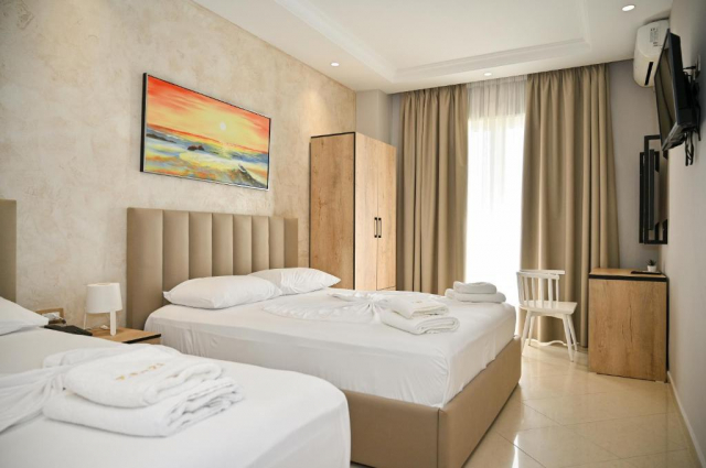 01.07 avion Bucuresti, Albania - Litoral Albania Durres, Hotel Zanzi 753 EURO, 7 nopti, Mic dejun inclus