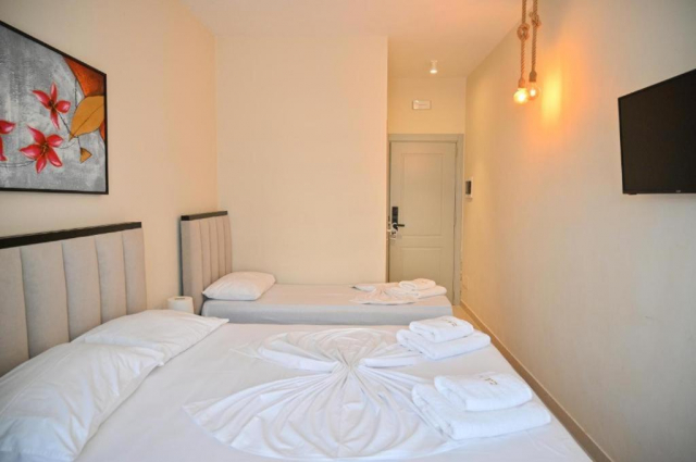 01.07 avion Bucuresti, Albania - Litoral Albania Durres, Hotel Zanzi 753 EURO, 7 nopti, Mic dejun inclus