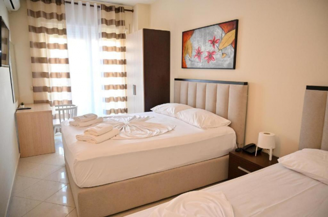 01.07 avion Bucuresti, Albania - Litoral Albania Durres, Hotel Zanzi 753 EURO, 7 nopti, Mic dejun inclus