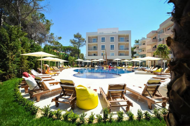 17.06 avion Bucuresti, Albania - Litoral Albania Golem, Hotel Sandy Beach Resort 802 EURO, 7 nopti, All inclusive