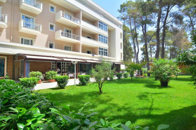 17.06 avion Bucuresti, Albania - Litoral Albania Golem, Hotel Sandy Beach Resort 802 EURO, 7 nopti, All inclusive