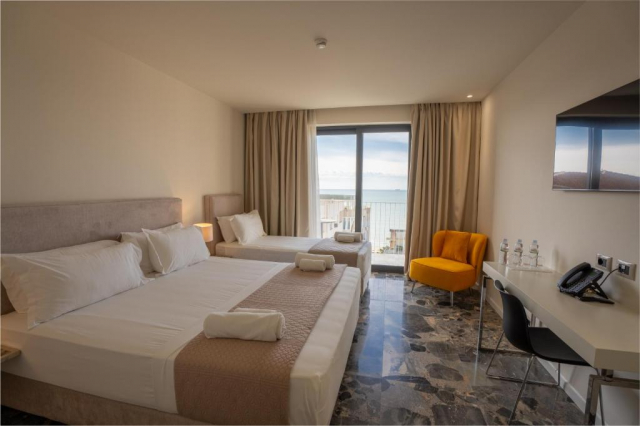 17.06 avion Bucuresti, Albania - Litoral Albania Durres, Hotel Durres Bay 538 EURO, 7 nopti, Mic dejun inclus