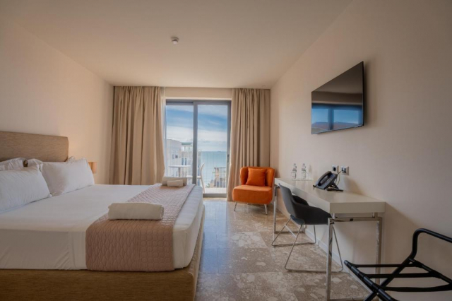 17.06 avion Bucuresti, Albania - Litoral Albania Durres, Hotel Durres Bay 538 EURO, 7 nopti, Mic dejun inclus