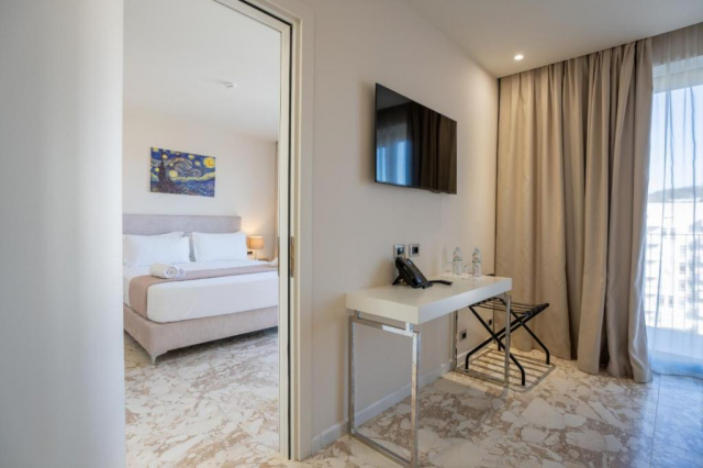 17.06 avion Bucuresti, Albania - Litoral Albania Durres, Hotel Durres Bay 538 EURO, 7 nopti, Mic dejun inclus