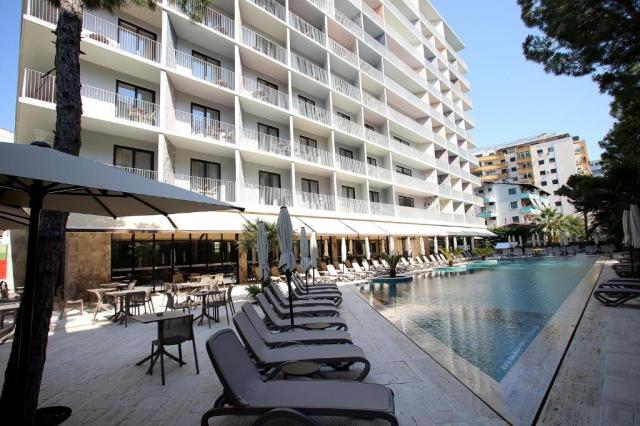 17.06 avion Bucuresti, Albania - Litoral Albania Durres, Hotel Durres Bay 538 EURO, 7 nopti, Mic dejun inclus