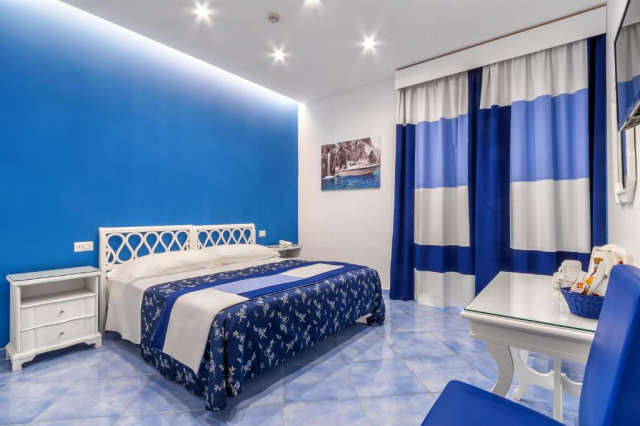 17.07 avion Bucuresti, Italia - Coasta Amalfitana Sorrento, Hotel Metropole 1008 EURO, 7 nopti, Mic dejun inclus