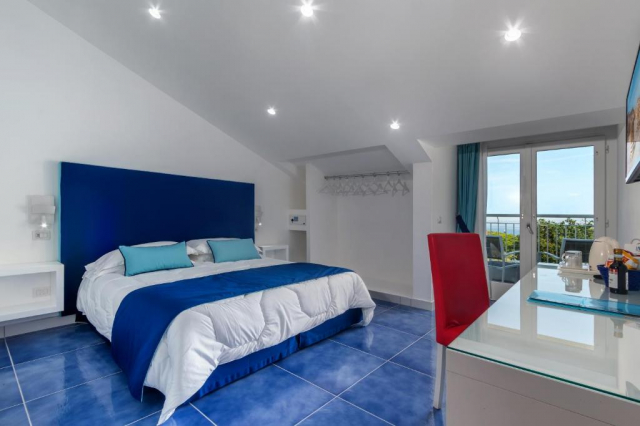 17.07 avion Bucuresti, Italia - Coasta Amalfitana Sorrento, Hotel Metropole 1008 EURO, 7 nopti, Mic dejun inclus