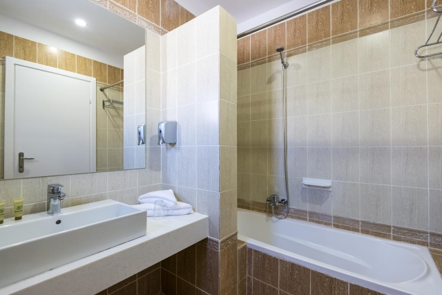 07.09 avion Bucuresti, Grecia - Kos Mastichari, Gaia Royal Hotel 979 EURO, 7 nopti, All inclusive
