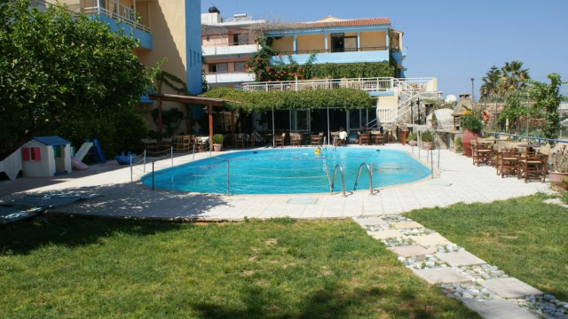 522 EUR - Last Minute zbor din Bucuresti Grecia - Insula Creta Hotel Roxani