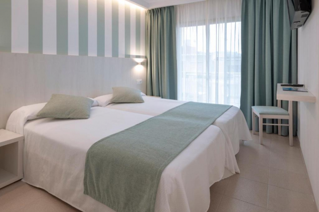 26.06 avion Bucuresti, Spania - Costa Brava - Barcelona Pineda del Mar, Hotel Merce 685 EURO, 7 nopti, Fara masa